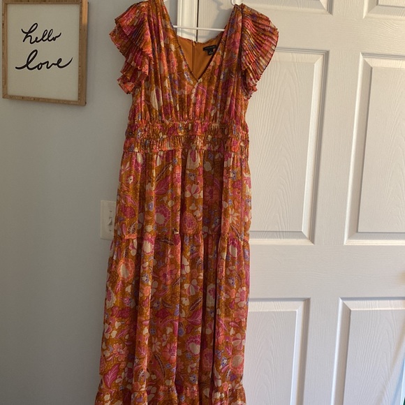 Beautiful Ann Taylor dress.Perfect flutter short sleeves for summer. - Picture 4 of 6